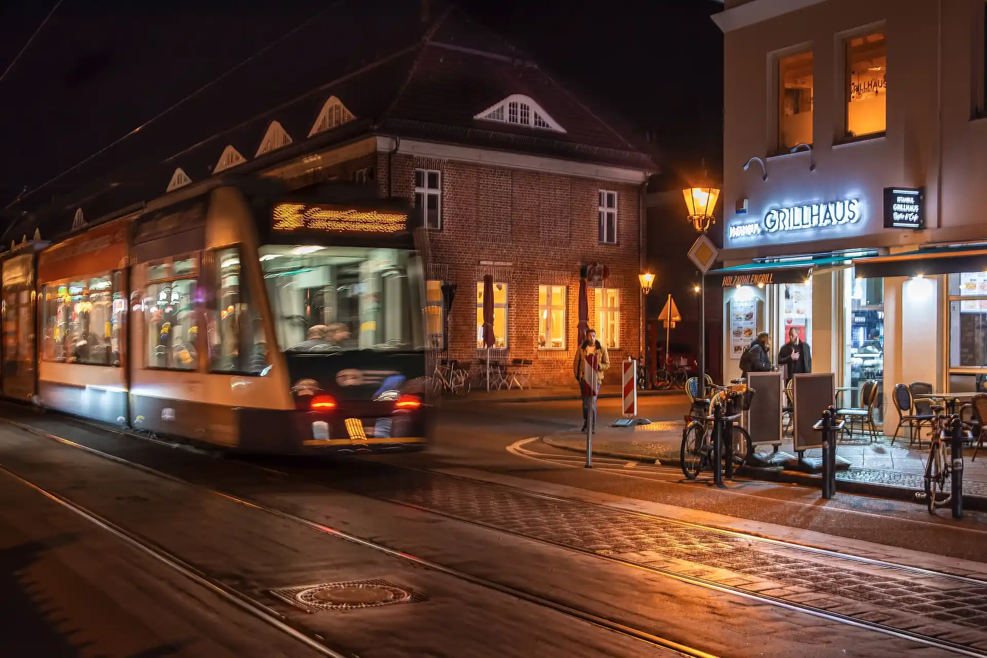 Ein abendlicher Bummel durch die Brandenburger Straße in Potsdam